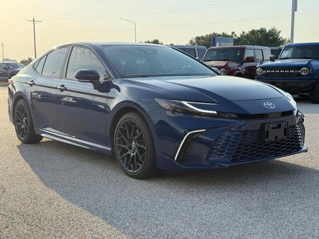 Used 2025 Toyota Camry XSE FWD image 9