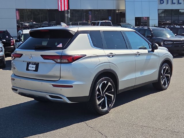 Used 2023 Mitsubishi Outlander SE AWD/4WD image 3