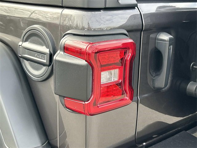 Used 2023 Jeep Wrangler Unlimited Rubicon w/ Xtreme 35 Tire Package image 12