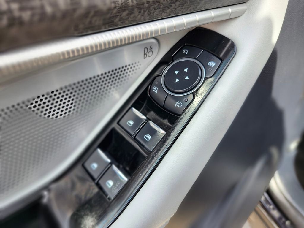 Certified 2025 Ford Explorer Platinum w/ LUX Leather Package image 19