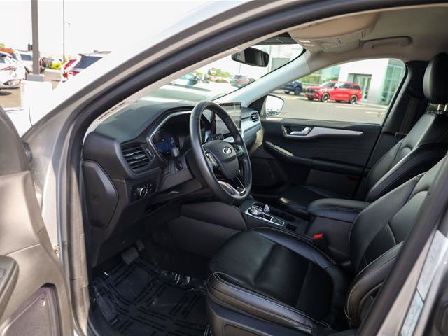 Certified 2024 Ford Escape Platinum AWD/4WD image 2