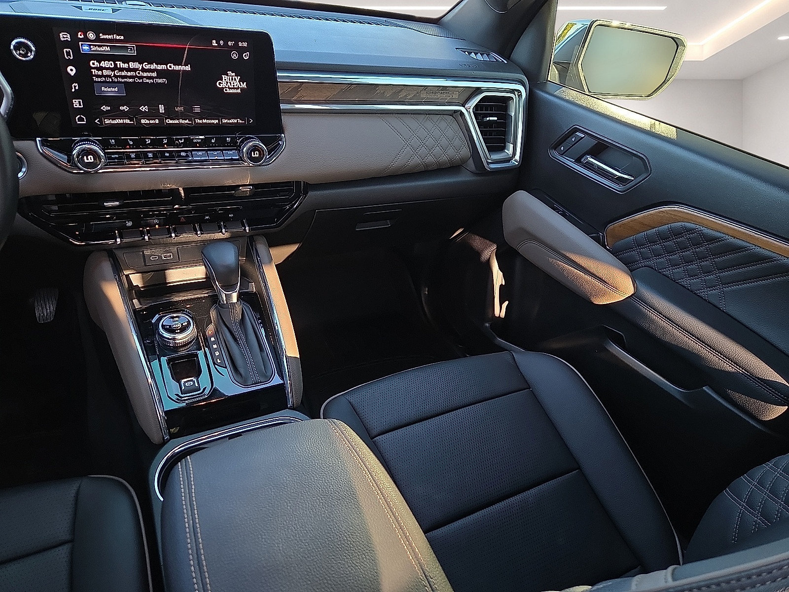 Used 2025 GMC Canyon Denali AWD/4WD image 12