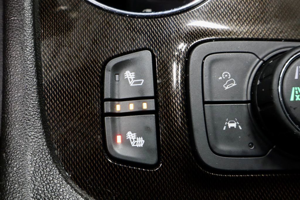 Used 2023 GMC Acadia AT4 image 4