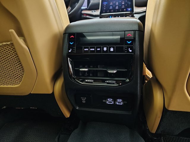 Used 2023 Jeep Grand Cherokee L Summit AWD/4WD image 39