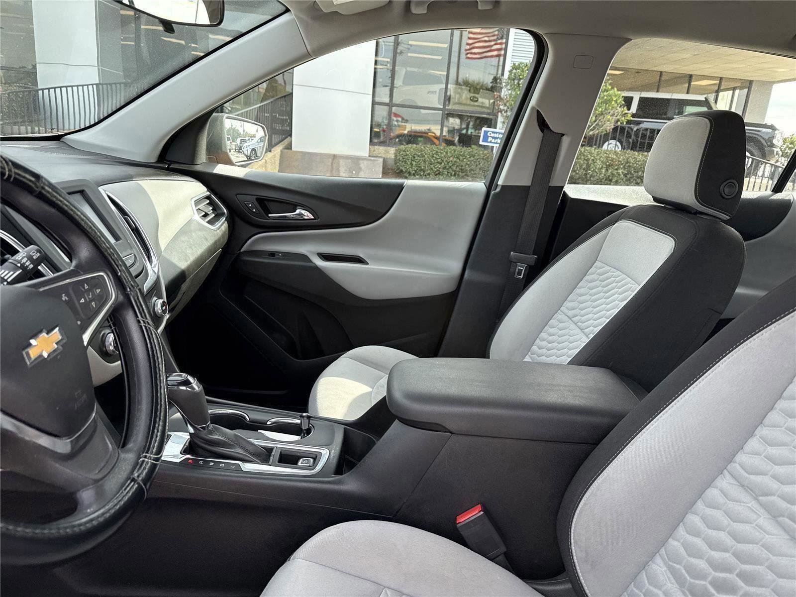 Used 2018 Chevrolet Equinox LS image 9