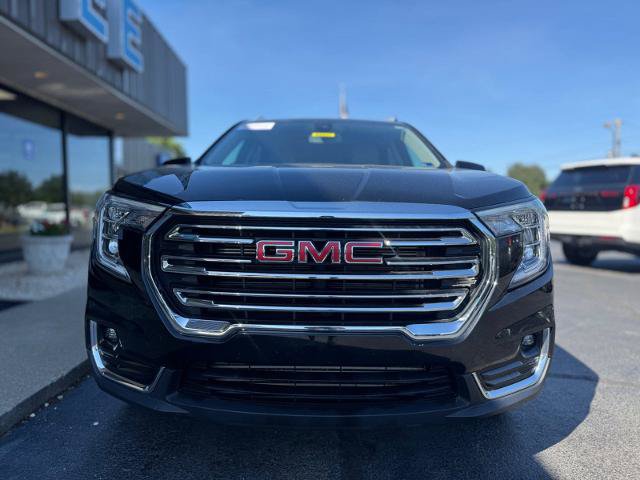 Used 2024 GMC Terrain SLT AWD/4WD image 2