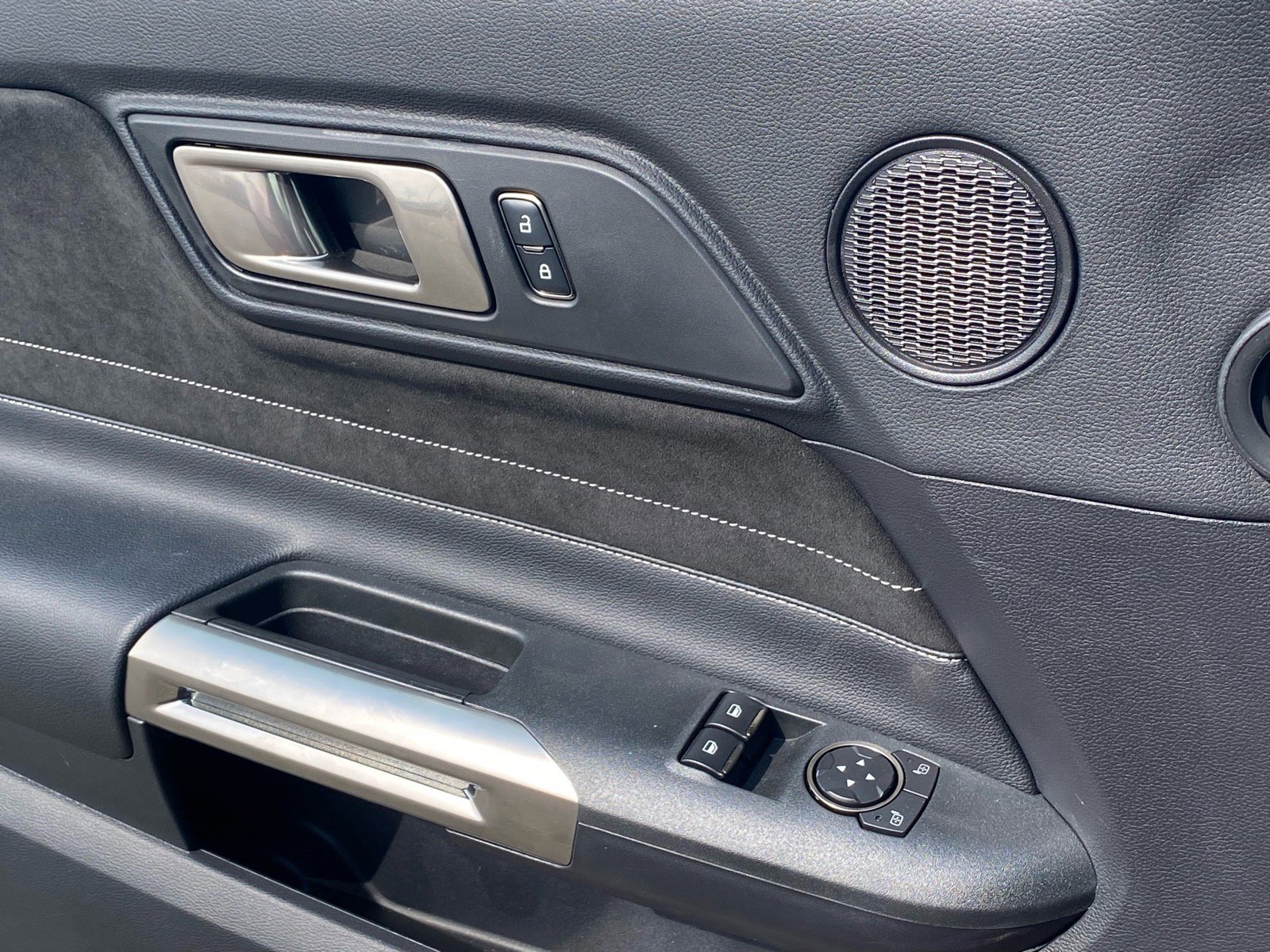 Certified 2018 Ford Mustang Shelby GT350 w/ Electronics Package image 24