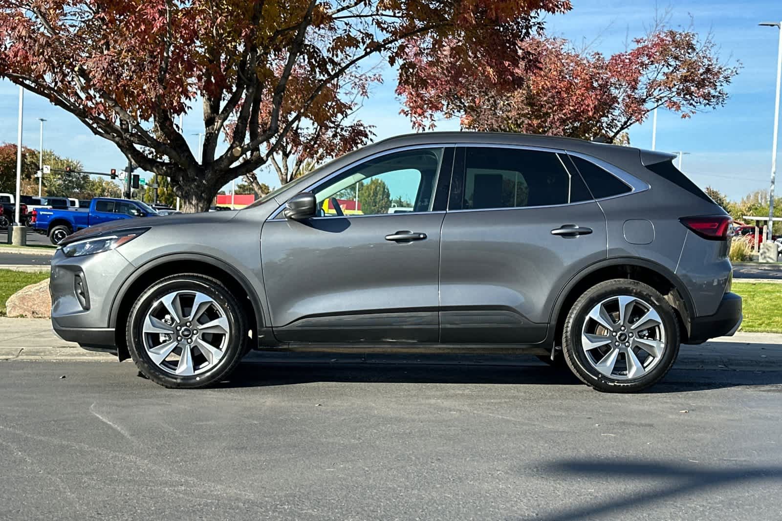 Certified 2025 Ford Escape Platinum AWD/4WD image 5