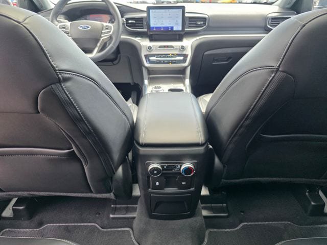 Certified 2022 Ford Explorer XLT w/ Equipment Group 202A AWD/4WD image 17