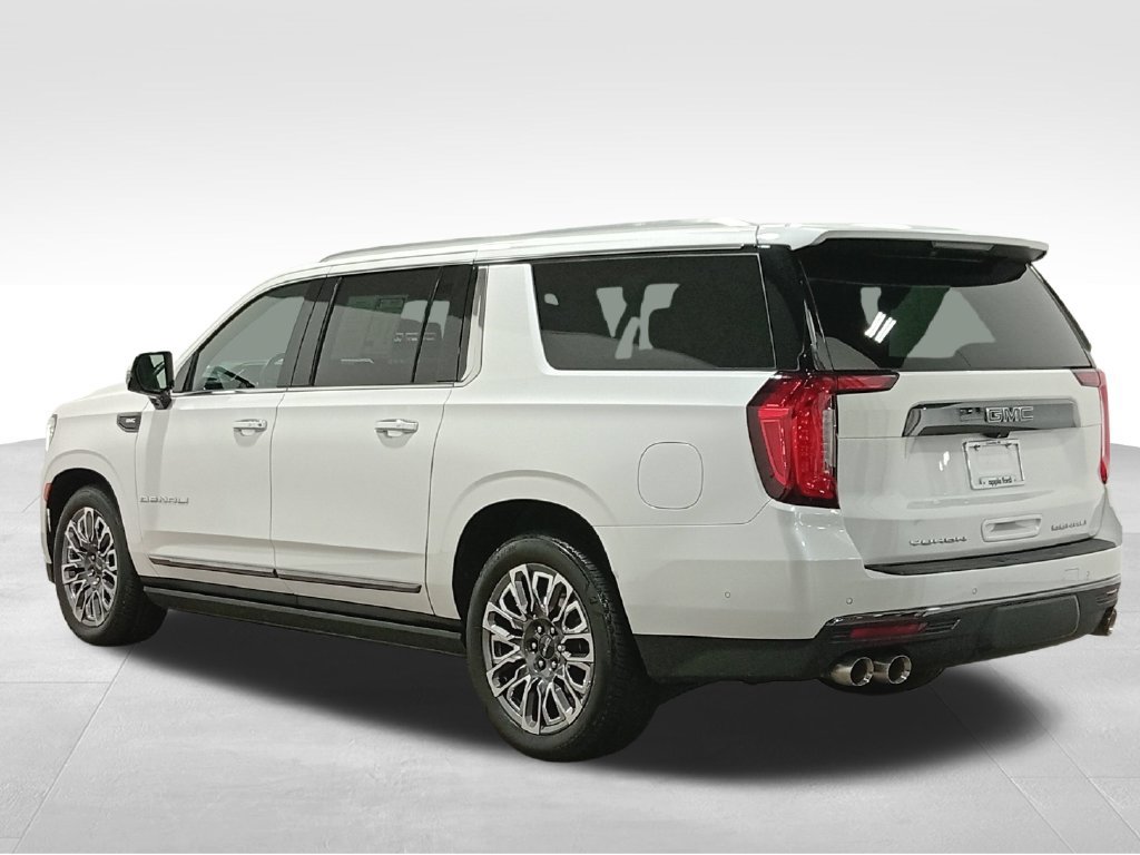 Used 2023 GMC Yukon XL Denali Ultimate AWD/4WD image 7