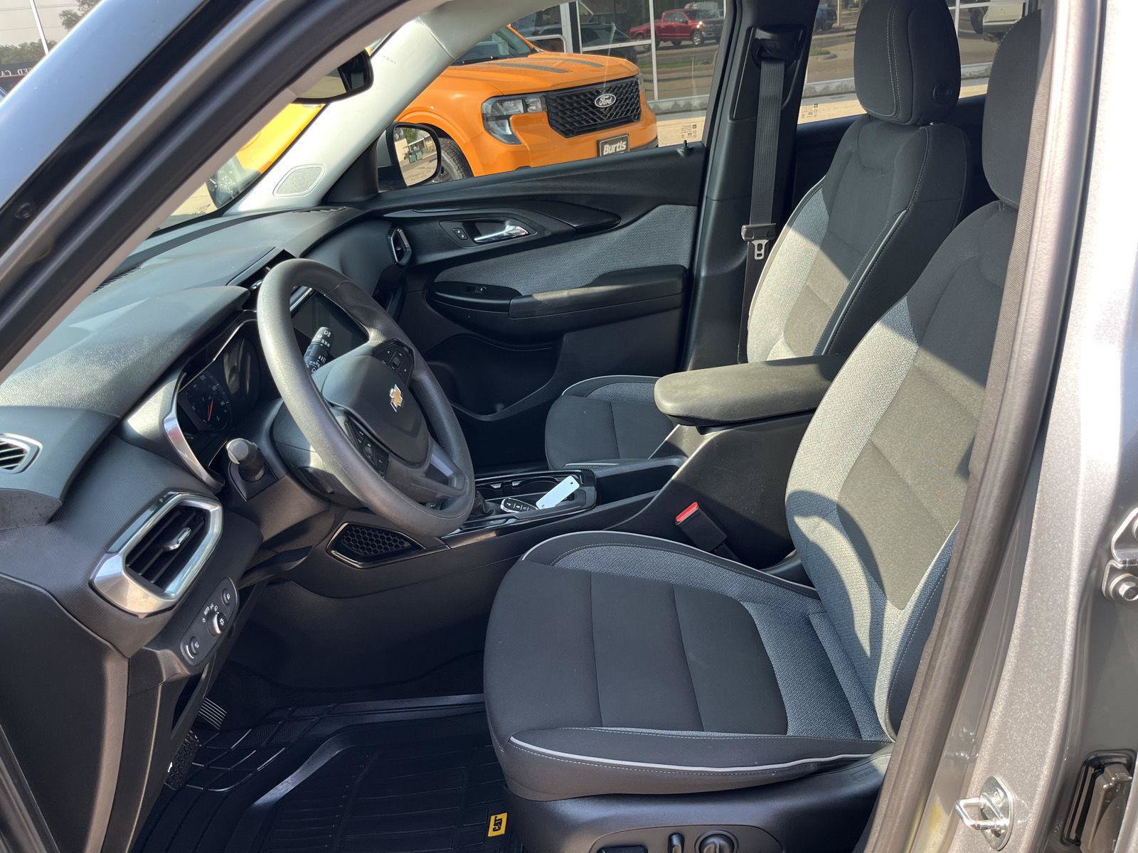 Used 2023 Chevrolet TrailBlazer LT w/ Convenience Package FWD image 18