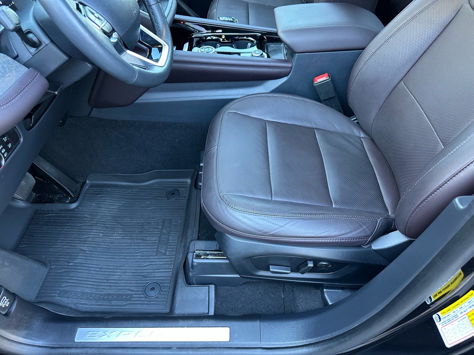 Certified 2025 Ford Explorer Platinum w/ LUX Leather Package AWD/4WD image 19