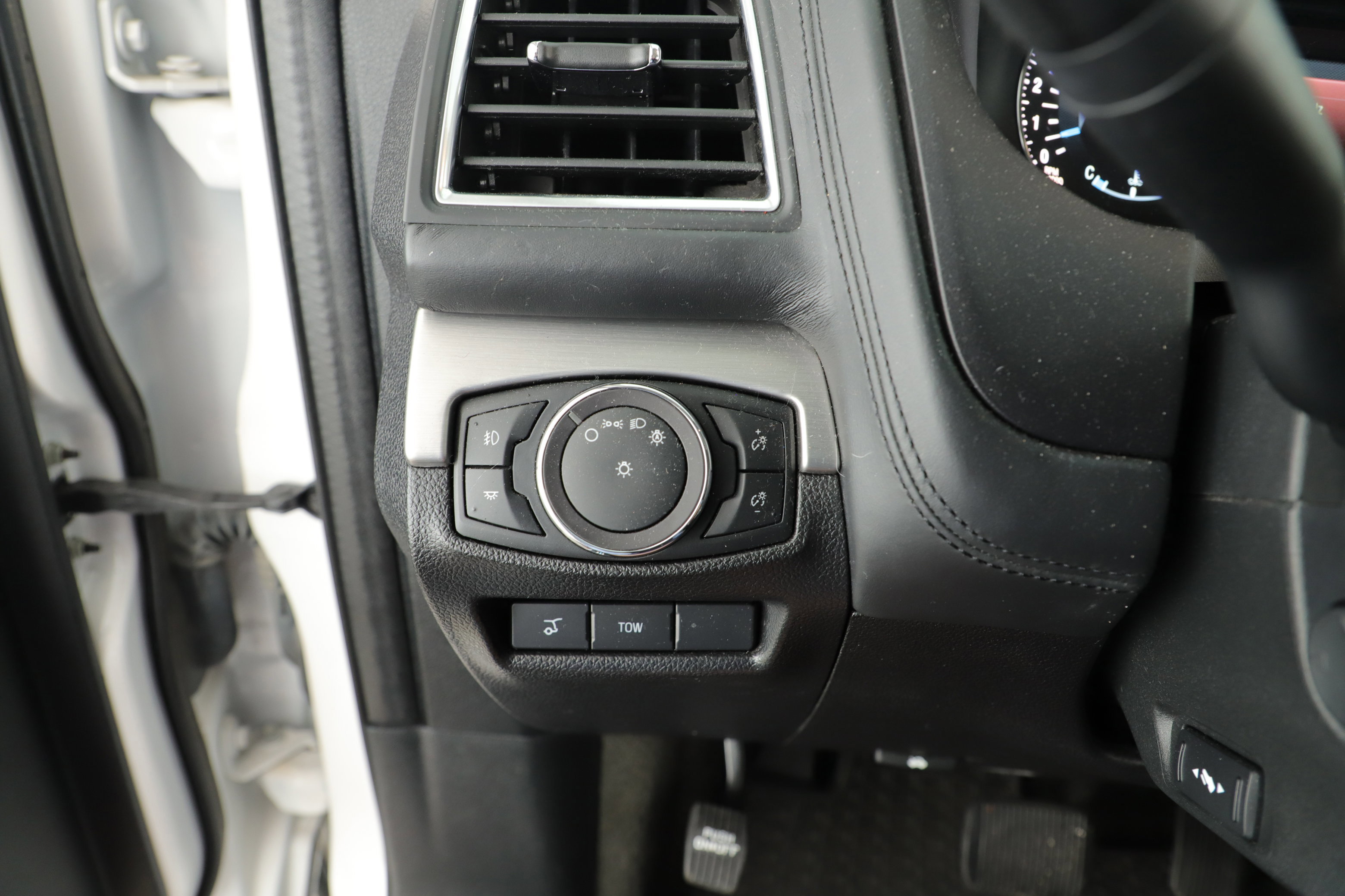 Certified 2018 Ford Explorer Platinum image 7