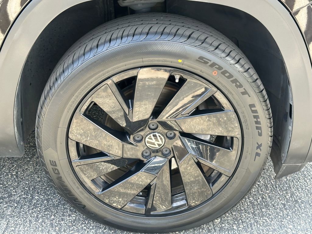Used 2024 Volkswagen Atlas Cross Sport SE FWD image 15
