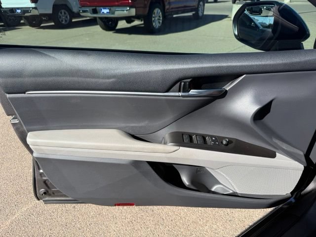 Used 2022 Toyota Camry SE w/ Carpet Mat Package (TMS) FWD image 11