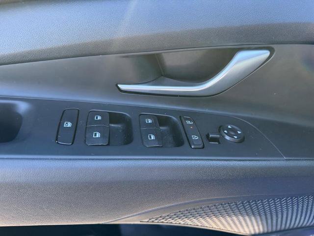 Used 2024 Hyundai Elantra Limited FWD image 19