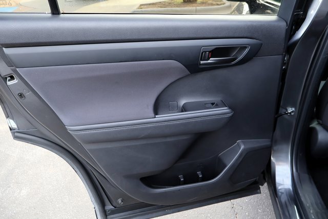 Used 2024 Toyota Highlander LE image 23