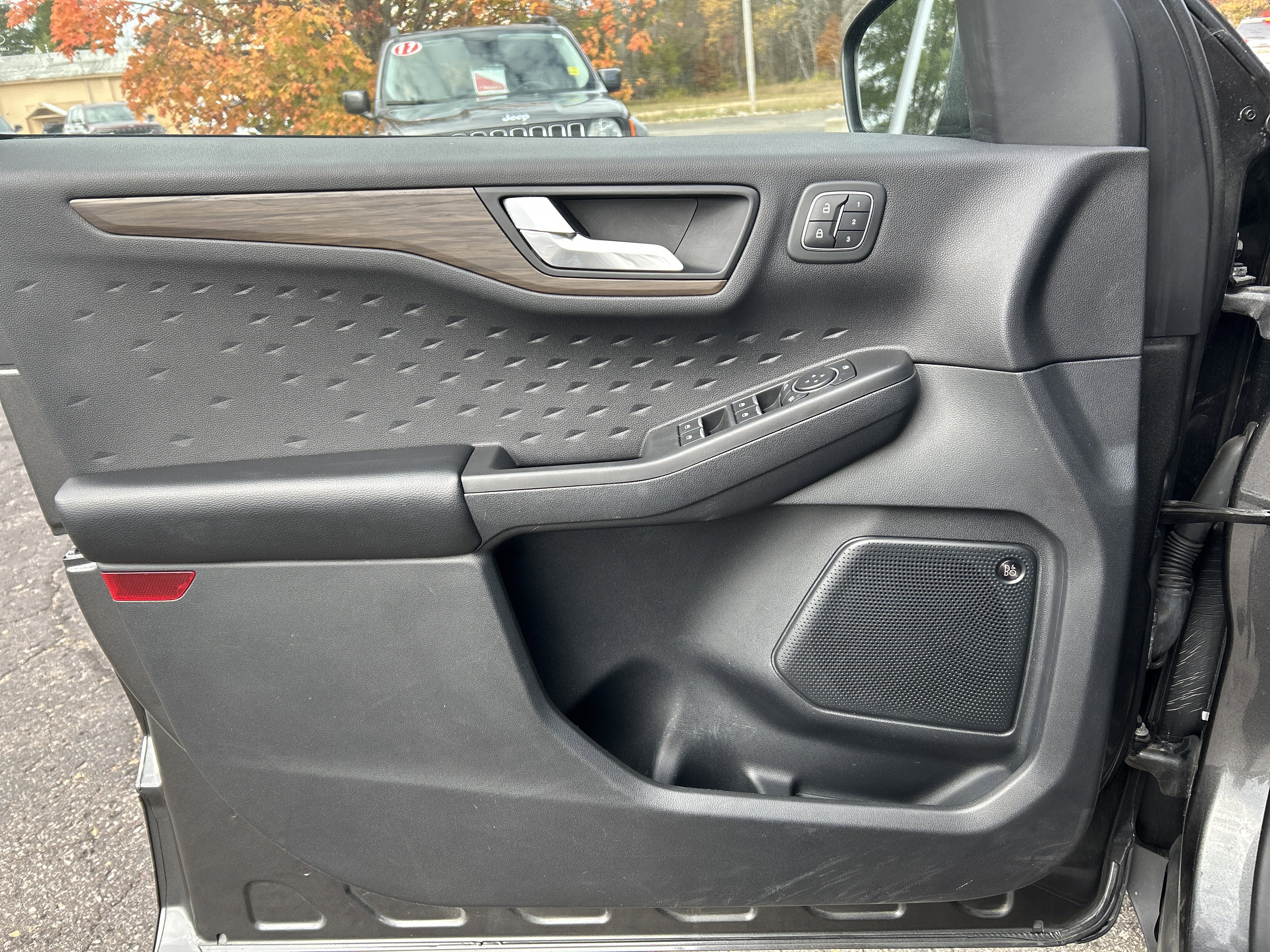 Certified 2020 Ford Escape Titanium image 17