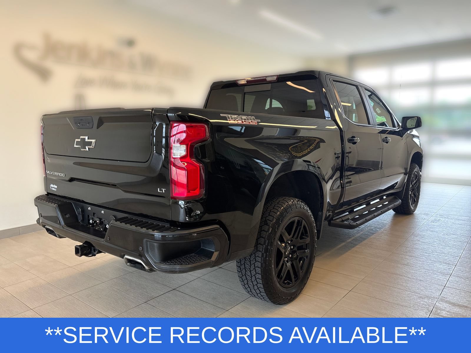 Used 2022 Chevrolet Silverado 1500 LT Trail Boss w/ Convenience Package II AWD/4WD image 4