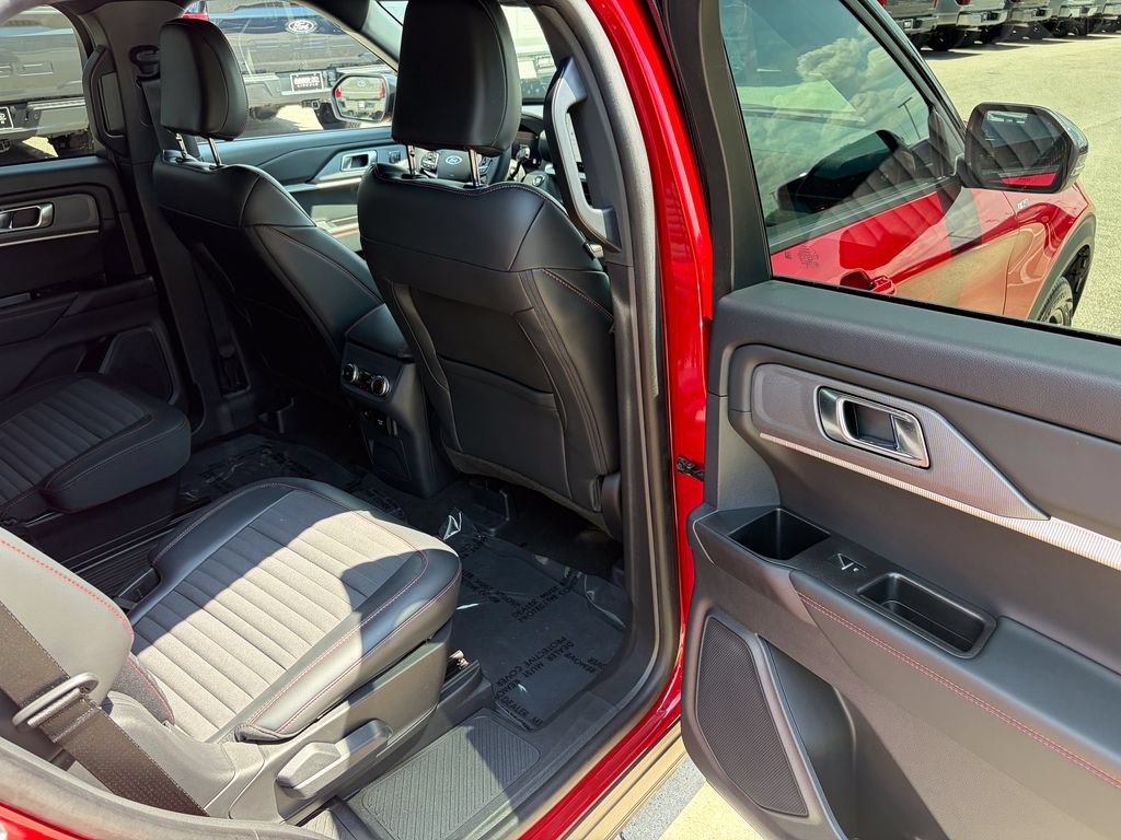 Certified 2025 Ford Explorer ST-Line w/ Premium Package AWD/4WD image 17