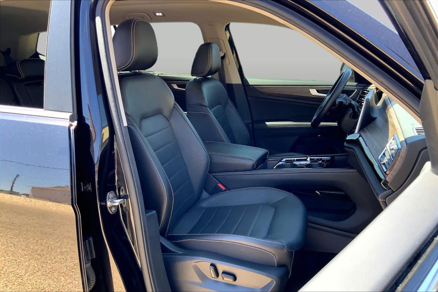 Used 2024 Volkswagen Atlas SEL AWD/4WD image 8