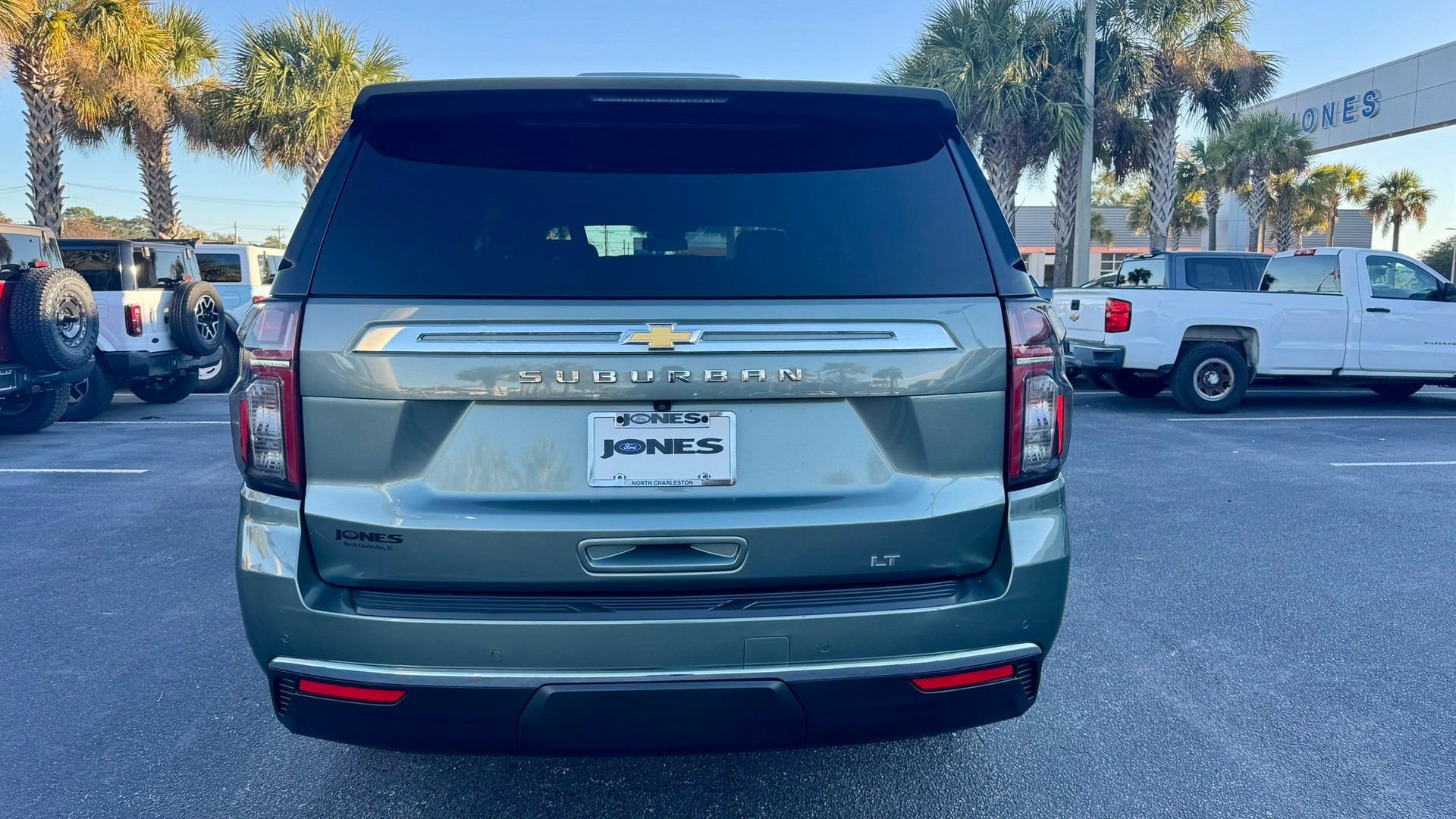 Used 2024 Chevrolet Suburban LT image 9