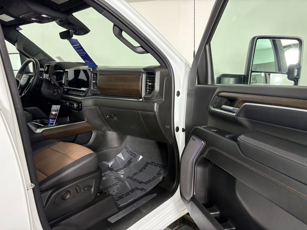 Used 2024 Chevrolet Silverado 3500 High Country image 34