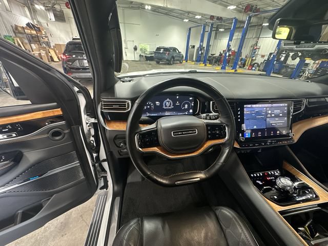 Used 2022 Jeep Grand Wagoneer Series III AWD/4WD image 15