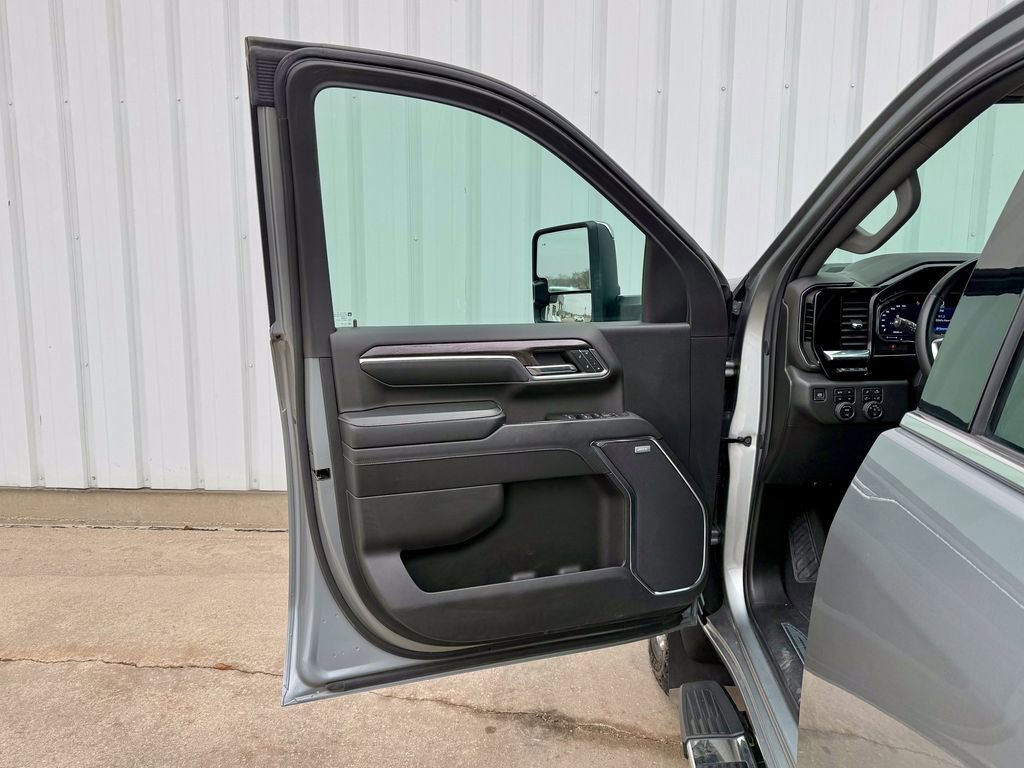 Used 2024 Chevrolet Silverado 2500 LTZ w/ LTZ Premium Package image 14