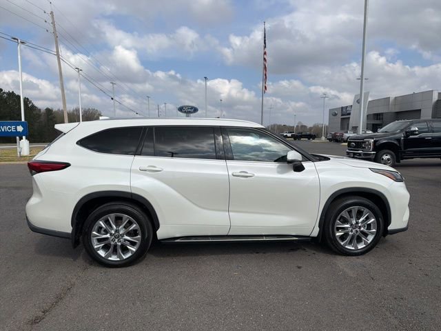 Used 2021 Toyota Highlander Limited FWD image 6