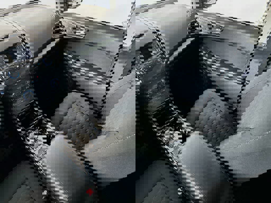 Certified 2019 Ford Edge SE image 14