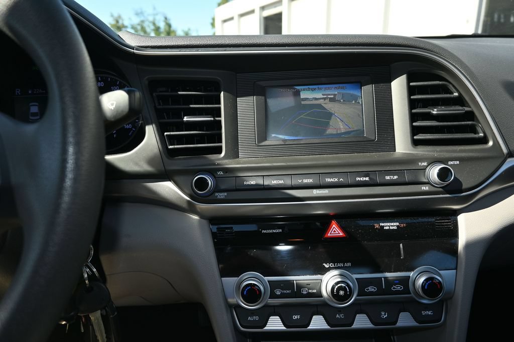 Used 2020 Hyundai Elantra SE FWD image 39