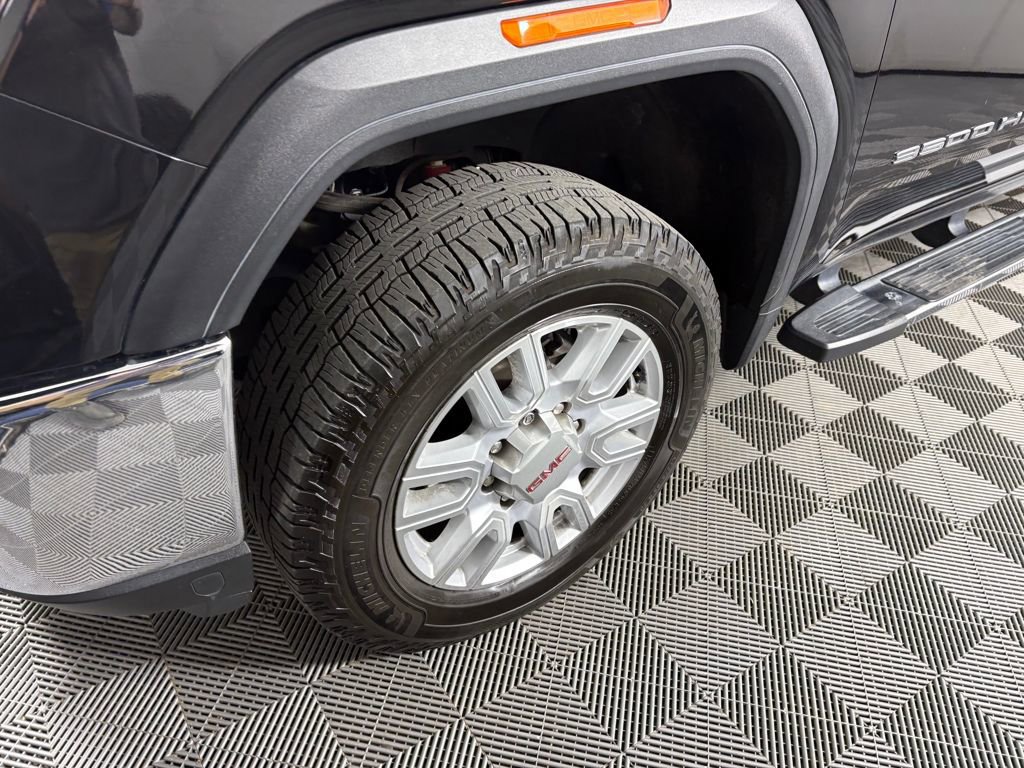 Used 2022 GMC Sierra 3500 SLT w/ SLT Premium Package image 11