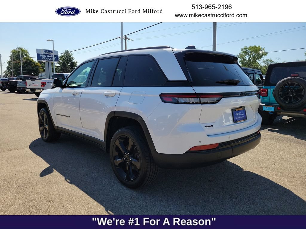 Used 2024 Jeep Grand Cherokee Altitude AWD/4WD image 3