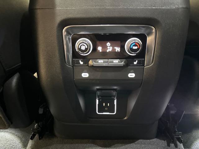 Used 2023 Chevrolet Suburban RST w/ Sport Performance Package AWD/4WD image 33