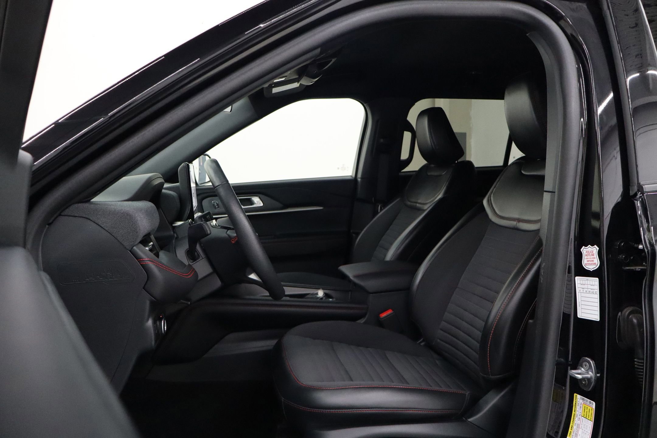 Certified 2025 Ford Explorer ST-Line w/ ST-Line Street Pack image 19