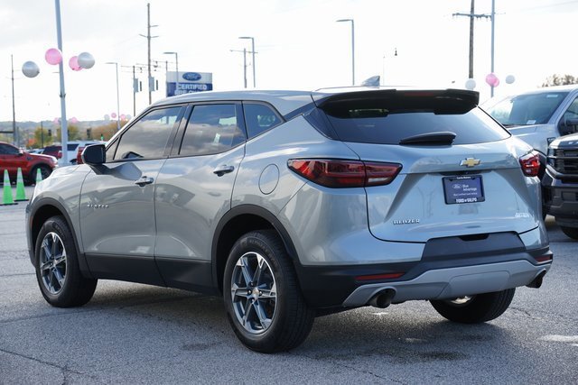 Used 2023 Chevrolet Blazer LT image 3