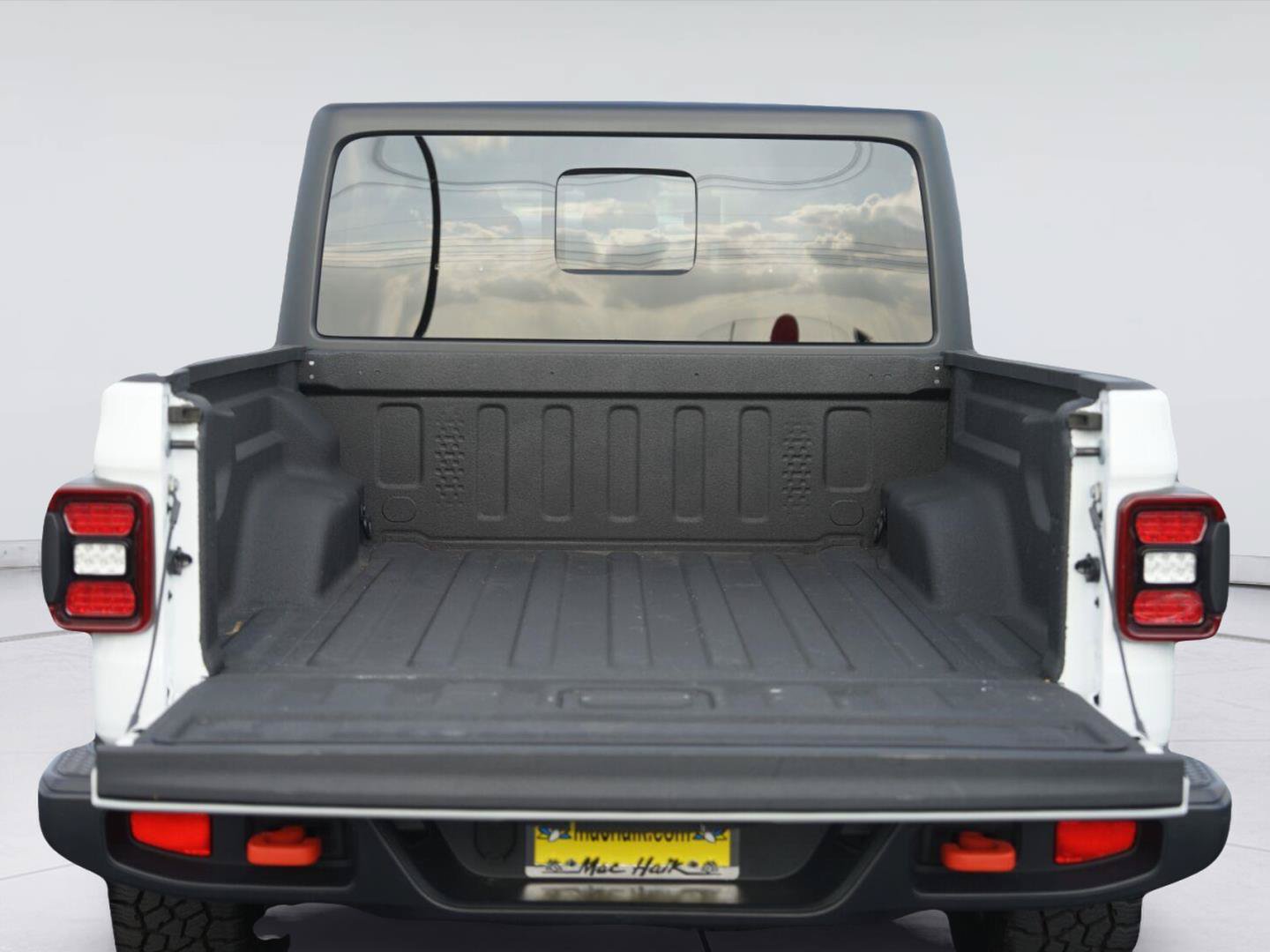 Used 2025 Jeep Gladiator Mojave w/ Convenience Group AWD/4WD image 31