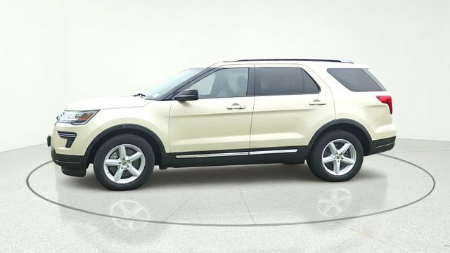 Certified 2018 Ford Explorer XLT FWD image 4