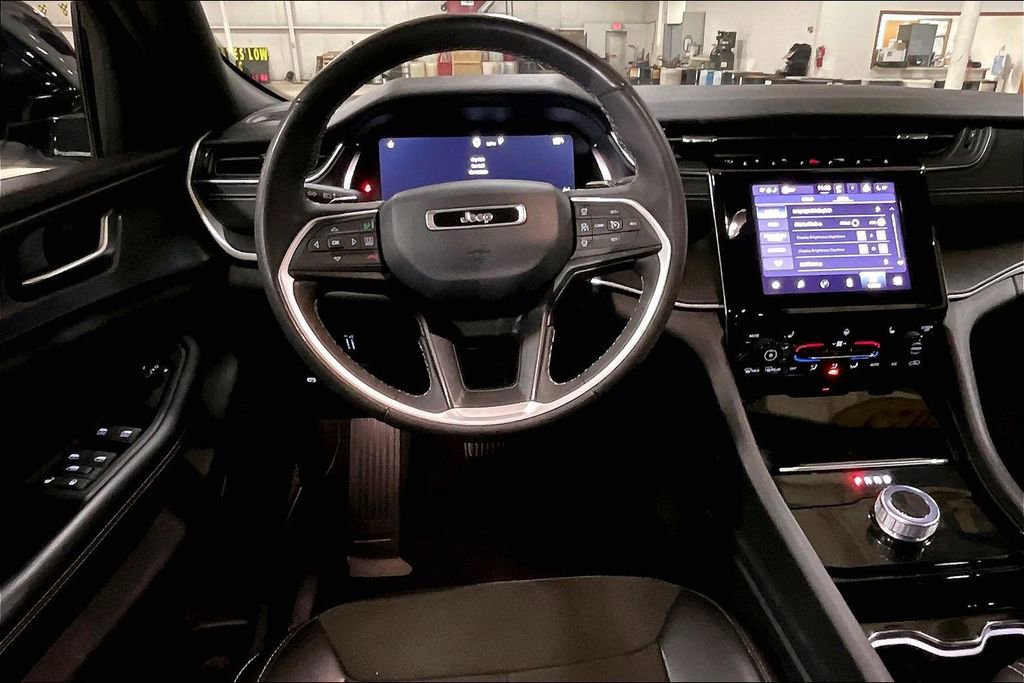 Used 2023 Jeep Grand Cherokee Altitude image 7