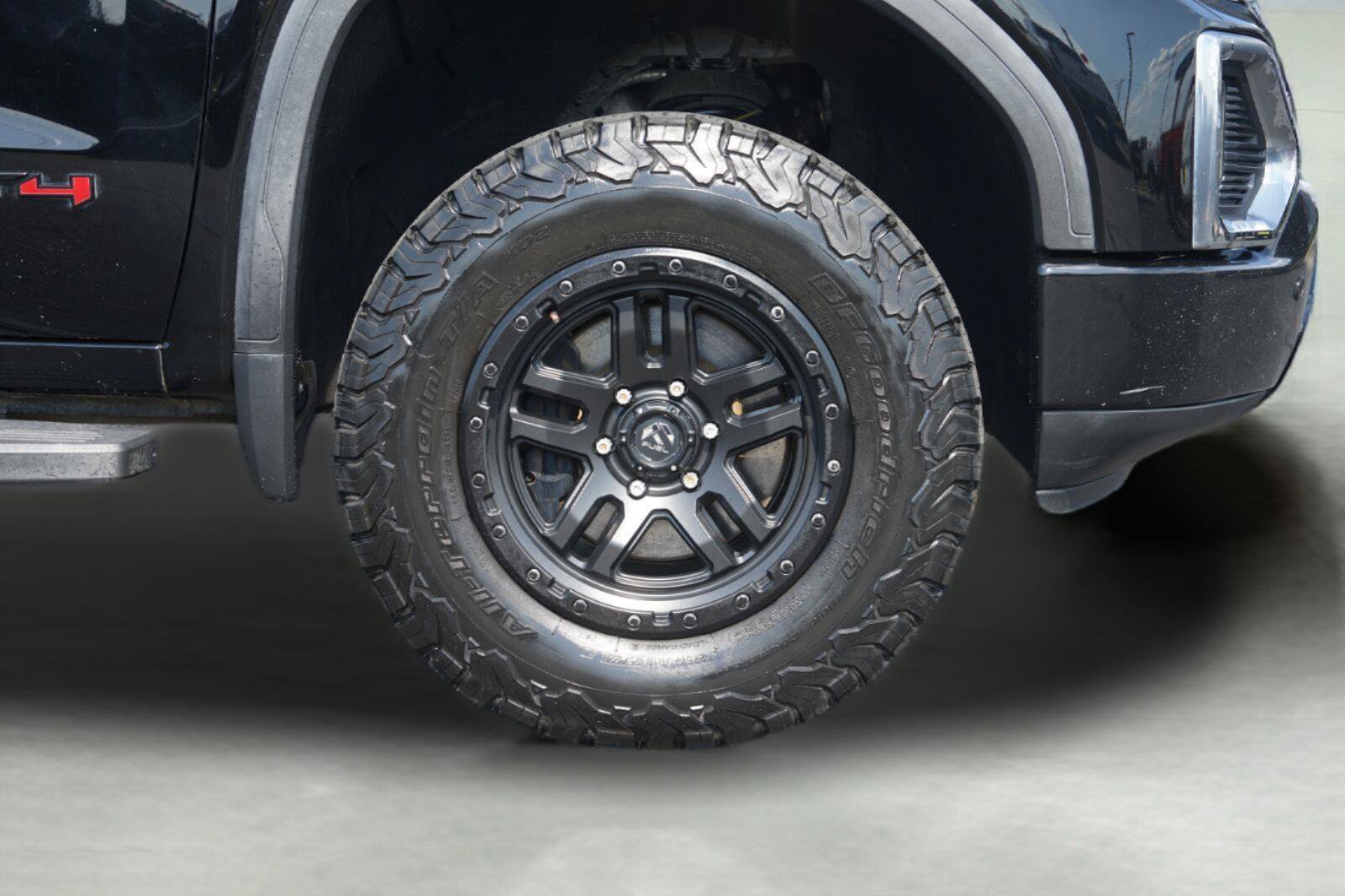 Used 2020 GMC Sierra 1500 AT4 w/ AT4 Premium Package AWD/4WD image 4
