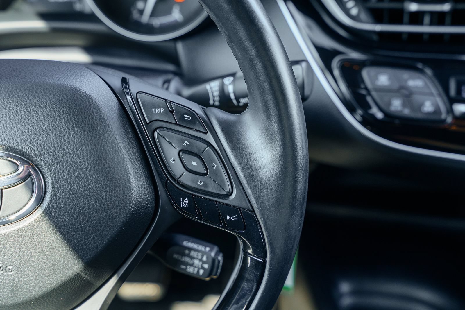 Used 2018 Toyota C-HR XLE FWD image 28