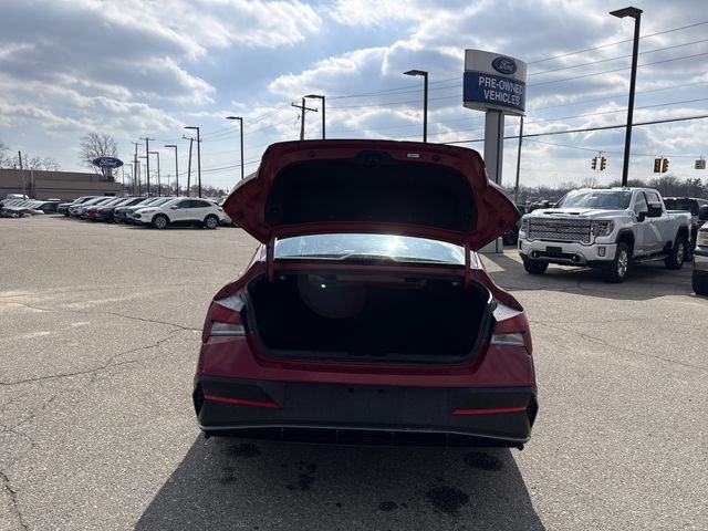 Used 2024 Hyundai Elantra SEL image 9