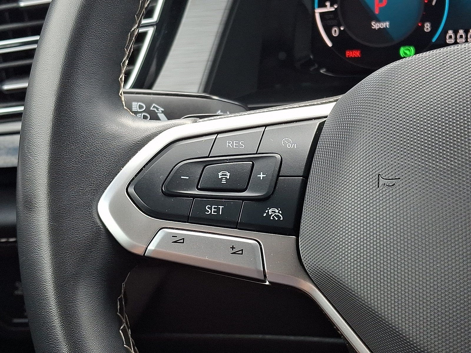 Used 2024 Volkswagen Atlas Cross Sport SE AWD/4WD image 19
