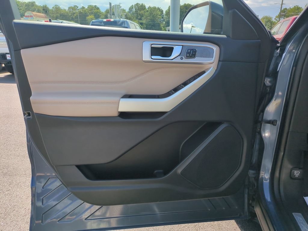 Certified 2021 Ford Explorer Limited w/ Equipment Group 301A AWD/4WD image 11