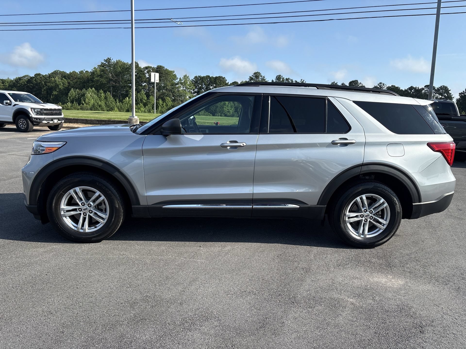 Certified 2022 Ford Explorer XLT w/ Equipment Group 202A AWD/4WD image 19