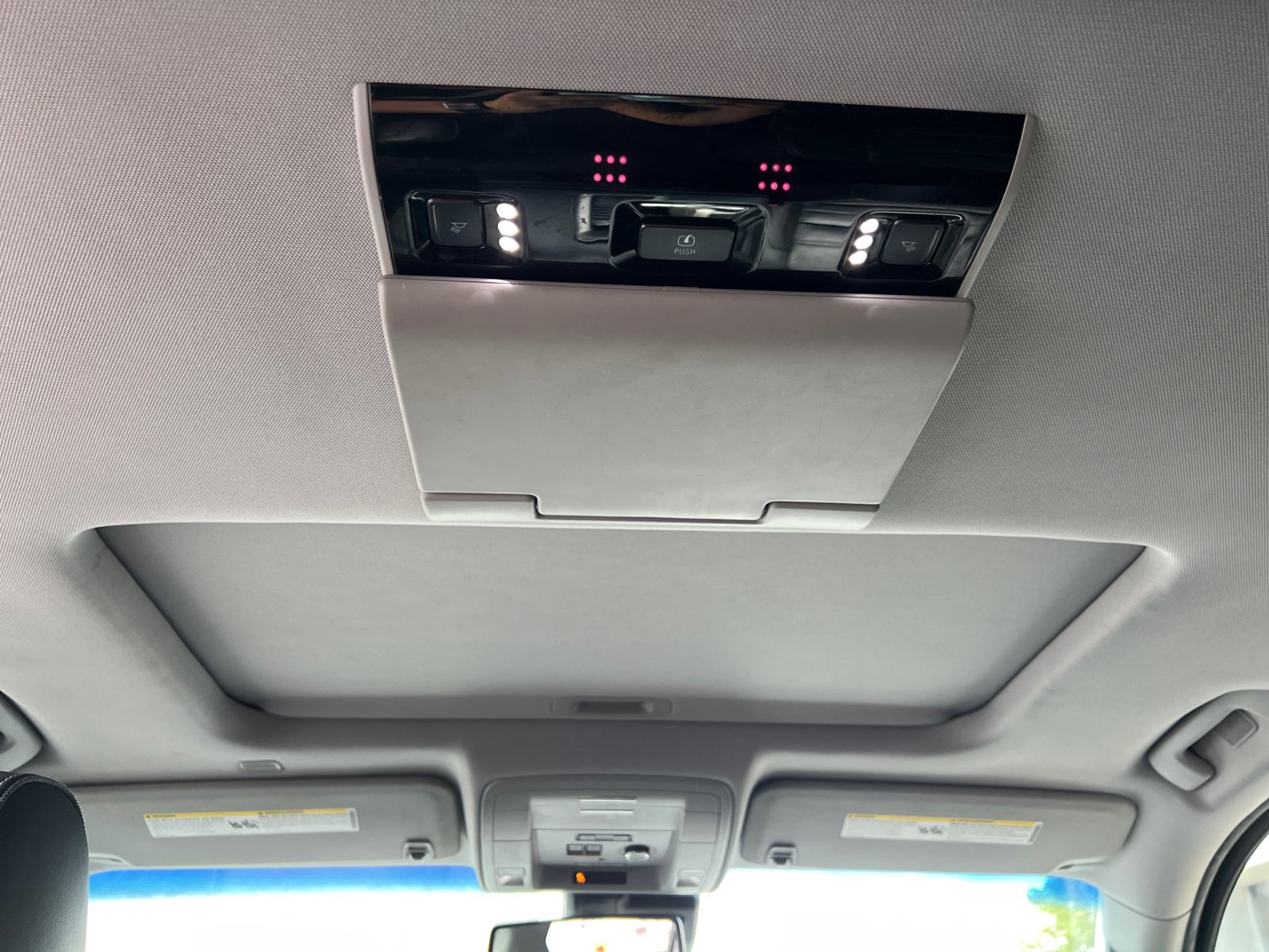Used 2020 GMC Yukon Denali AWD/4WD image 16