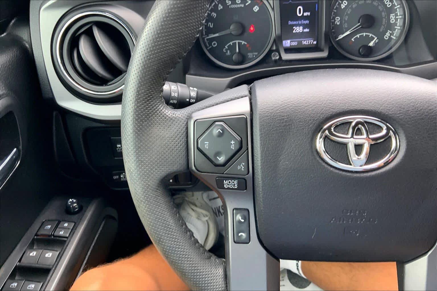 Used 2022 Toyota Tacoma TRD Off-Road w/ Technology Package AWD/4WD image 23