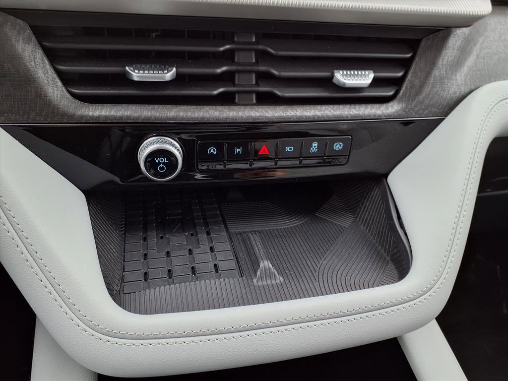 Certified 2025 Ford Explorer Platinum w/ Ultimate Package image 20