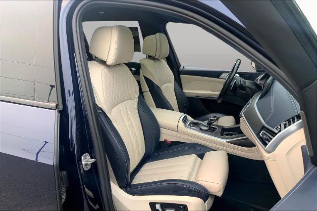 Used 2021 BMW X7 M50i w/ Dynamic Handling Package AWD/4WD image 8